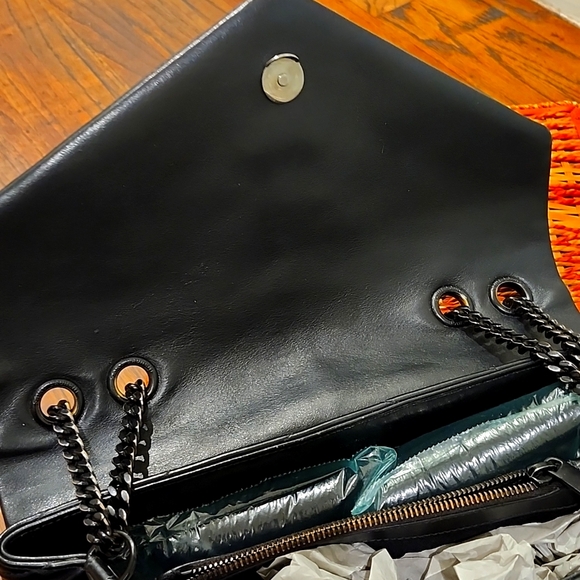 Saint Laurent Loulou Medium Bag - Picture 11 of 16